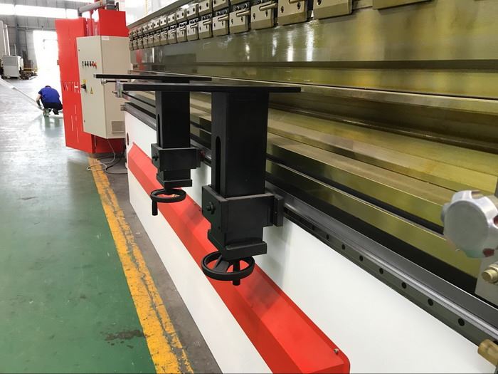 Heavy front sheet support moving on linear gudie for Yawei 400T4M 6 Axis cnc press brake trailer bending delem da58t